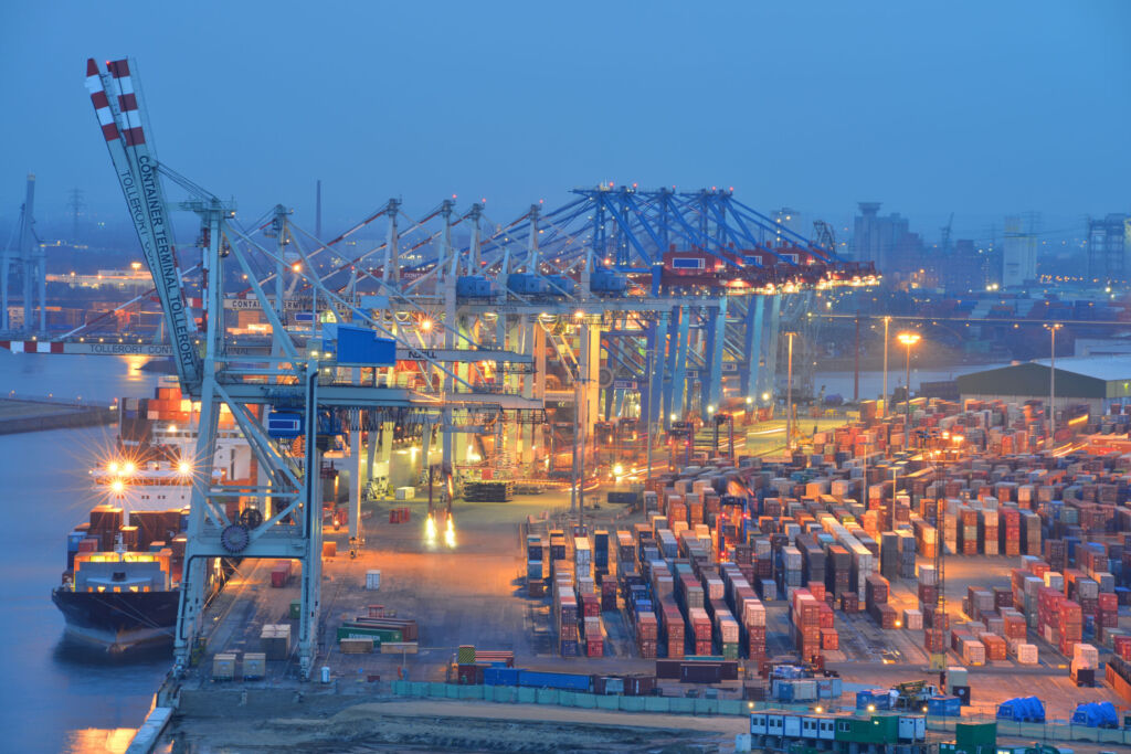Auftragsplus im Maschinen- und Anlagenbau 1 Containerterminal Hamburger Hafen TEU Logistik Hafenumschlag