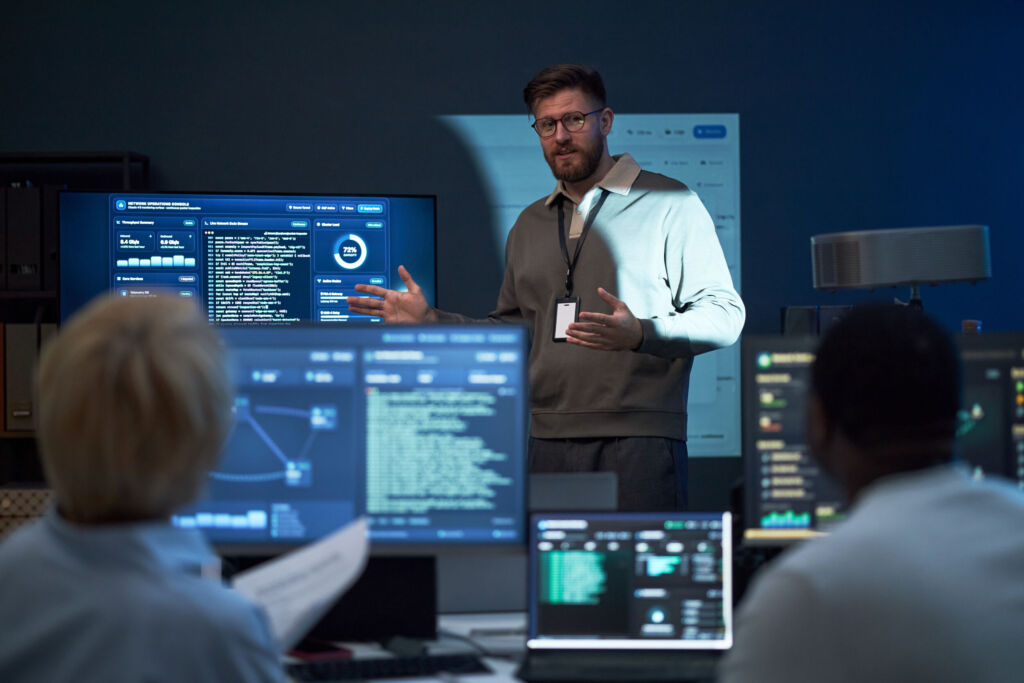 Aptean ist Exklusivpartner der Aachener KI-Tage 1 Adult Man Presenting Cybersecurity Strategy to it Team