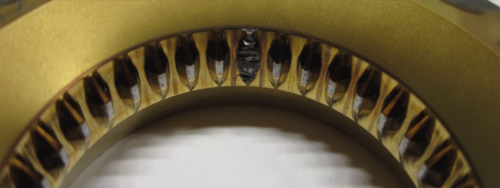 Matrize zur Herstellung von Verzahnungen mit ausgebrochen Zähnen.