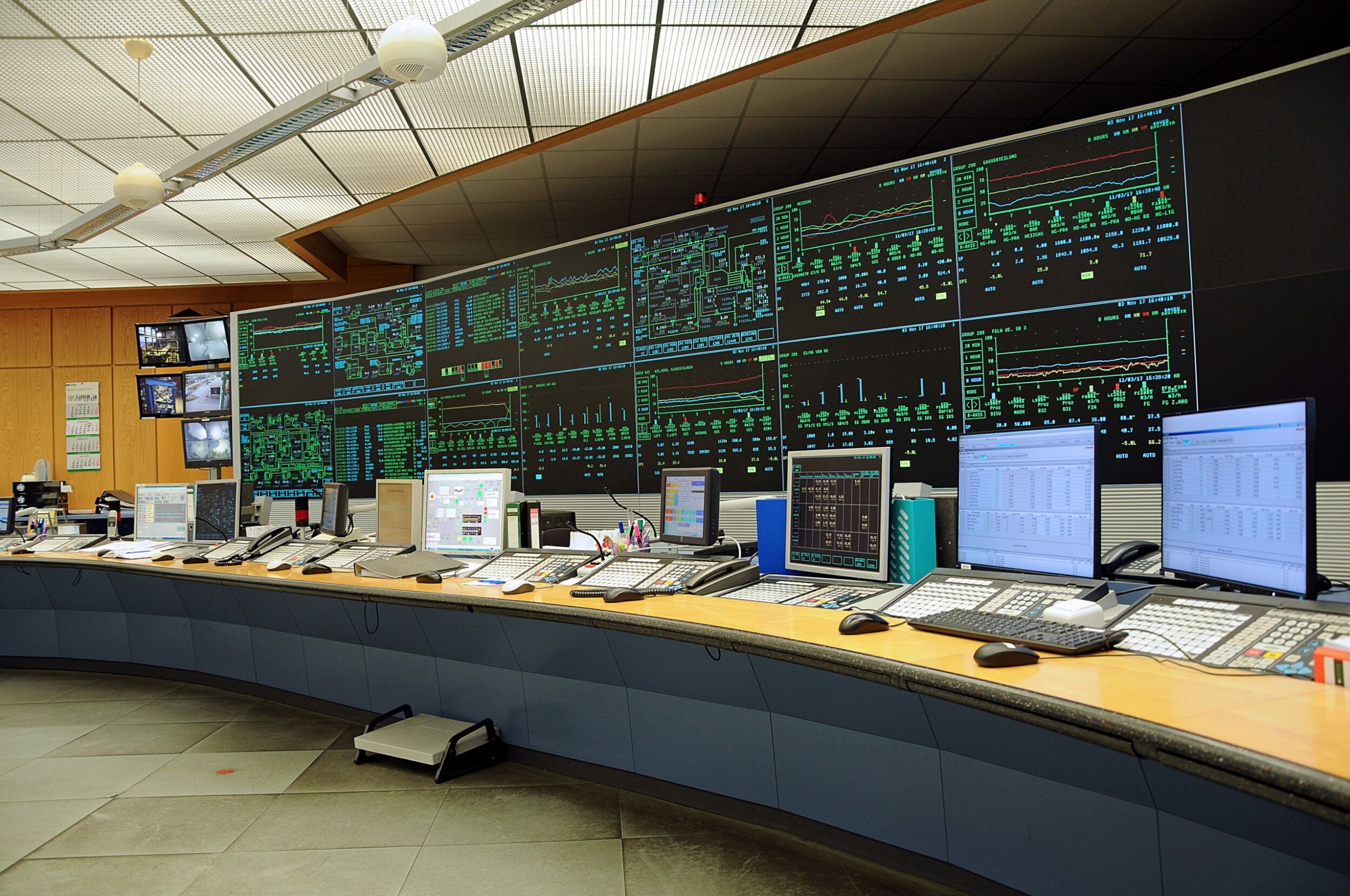Bis April 2016 wurden alle Produktionsanlagen über eine zentrale Messwarte aus dem Jahr 1993 überwacht und gesteuert, die im Laufe der Zeit jedoch zu klein geworden war. (Bild: Jungmann Systemtechnik GmbH & Co. KG)