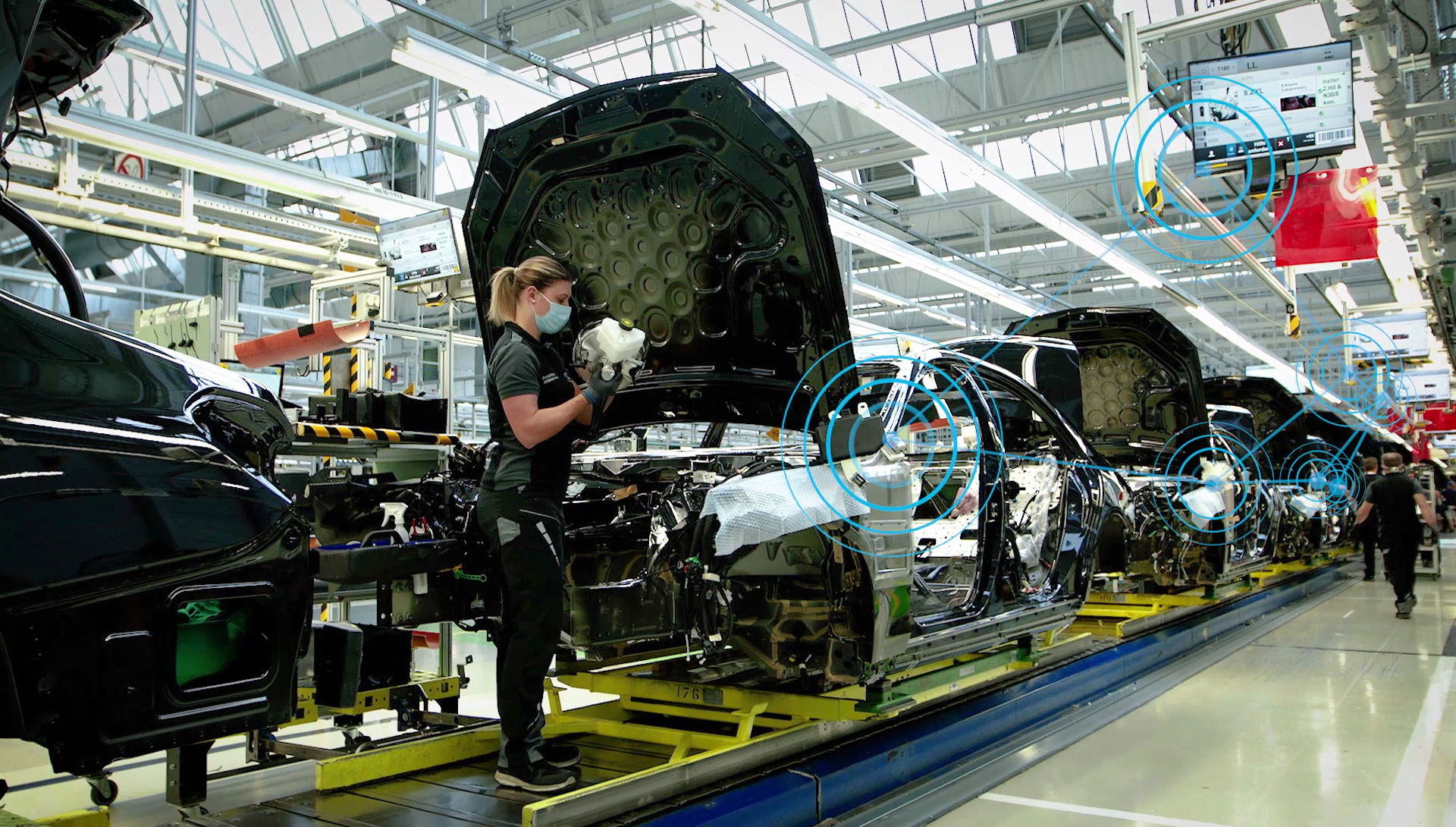 Digitales Mercedes-Benz Produktions-Ökosystem MO360: Qualitätsprüfung in der Linie (Bild: Daimler AG)