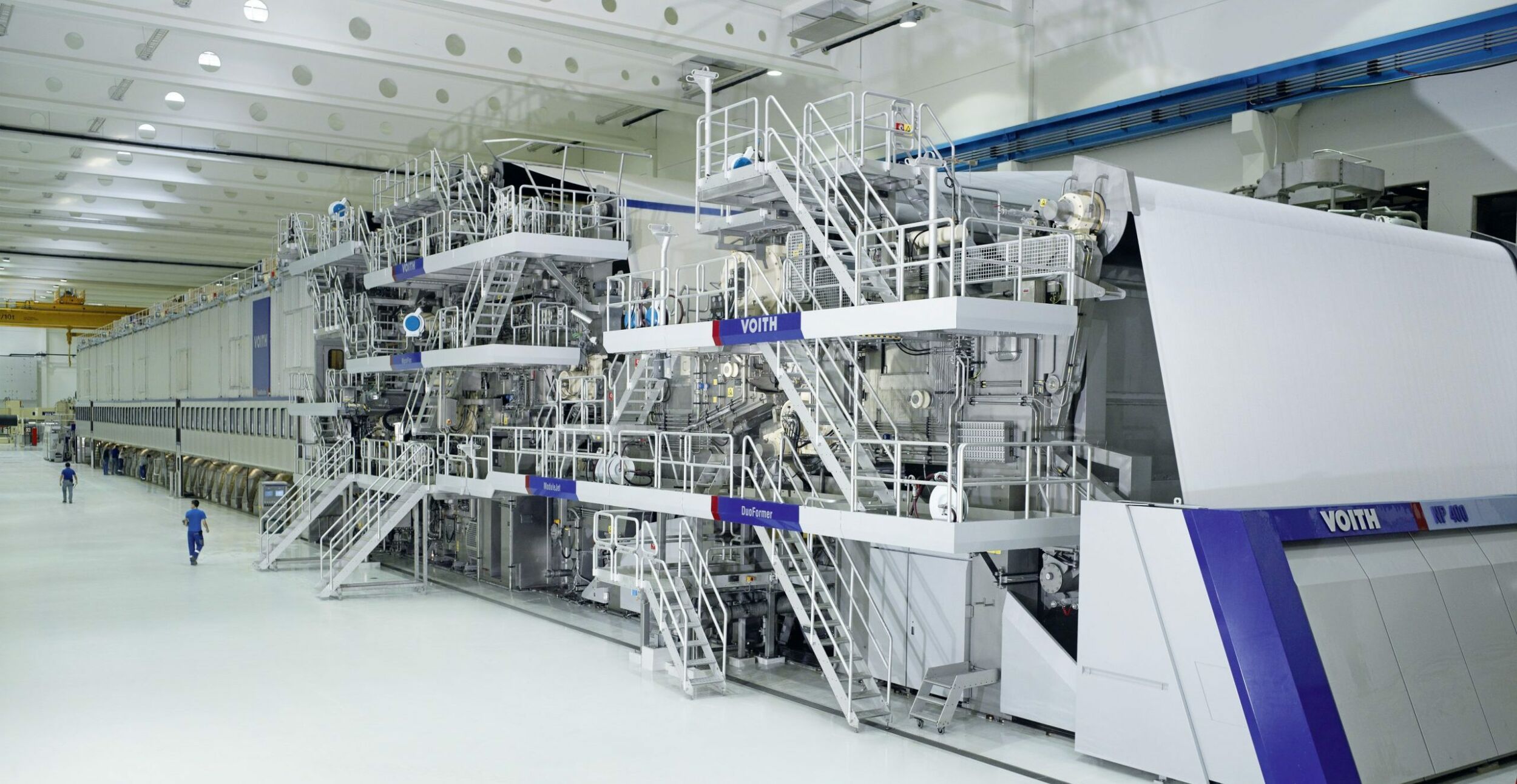 Die Papiermaschine 7 ging 2010 in Betrieb und ist nach Unternehmensangaben die modernste Maschine für Zeitungsdruckpapiere in Kontinentaleuropa. (Bild: Perlen Papier AG)